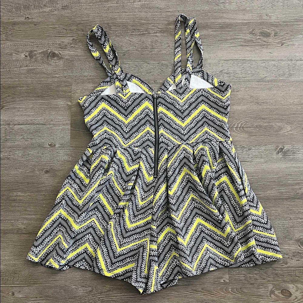 Material girl Chevron Patterned dress Romper with Straps XL - Picture 5 of 7